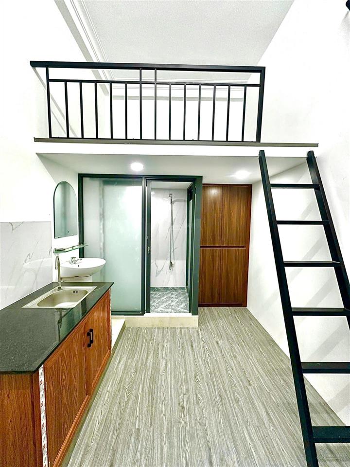 Phòng có ban công, cửa sổ ngay tôn đản, giữ phòng đến tết ta, gần tôn thất thuyết, nguyễn tất thành