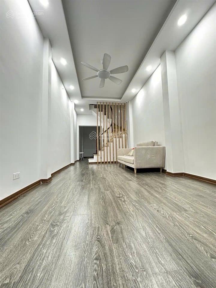 Nhà sát kim đồng, mặt đường lớn, ôtô, kinh doanh, ở luôn 37m² chỉ 9.7 tỷ