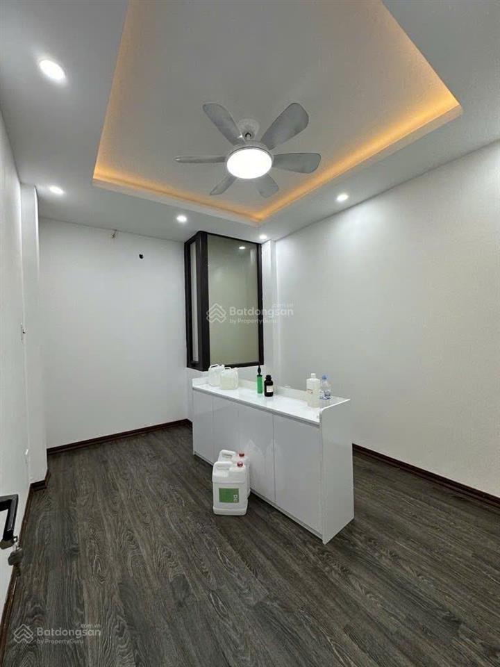 Nhà sát kim đồng, mặt đường lớn, ôtô, kinh doanh, ở luôn 37m² chỉ 9.7 tỷ
