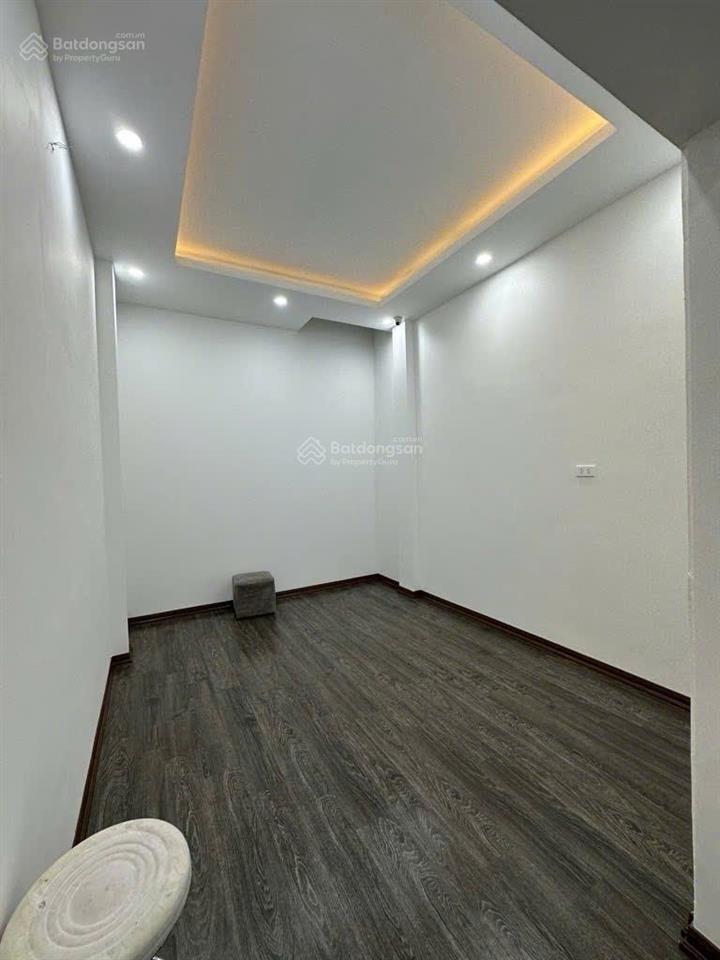 Nhà sát kim đồng, mặt đường lớn, ôtô, kinh doanh, ở luôn 37m² chỉ 9.7 tỷ