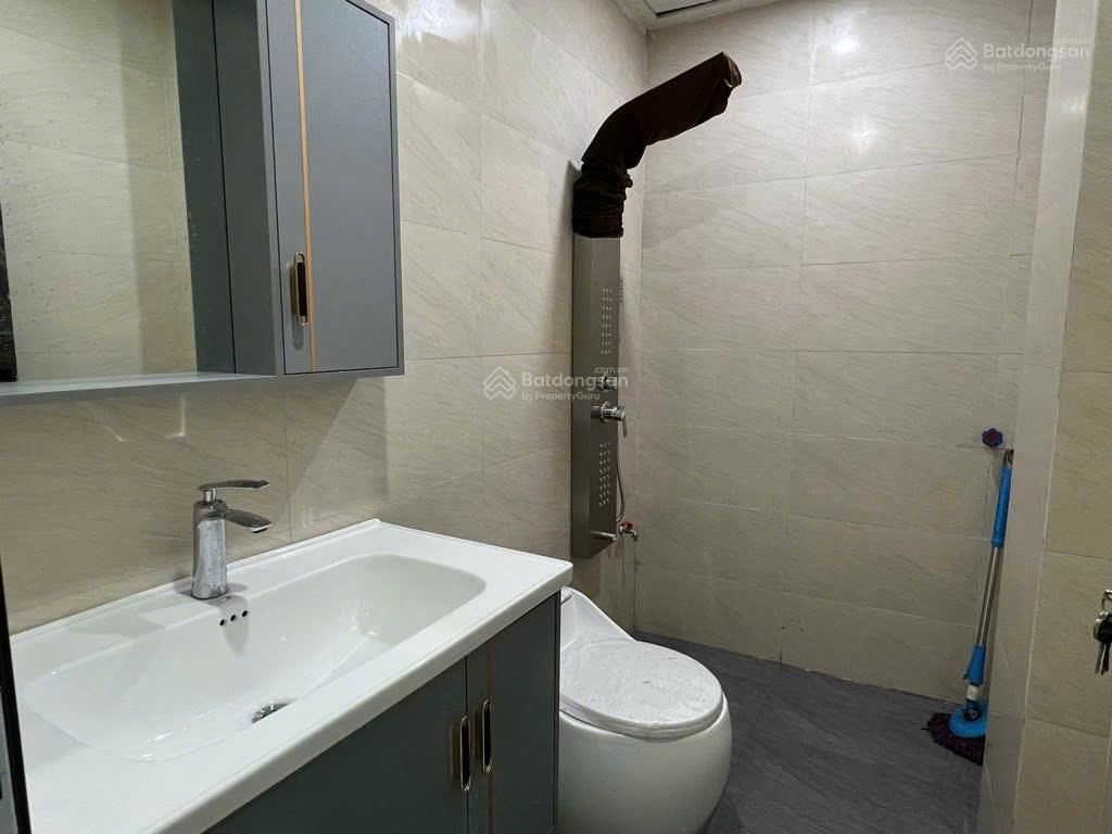 Nhà sát kim đồng, mặt đường lớn, ôtô, kinh doanh, ở luôn 37m² chỉ 9.7 tỷ