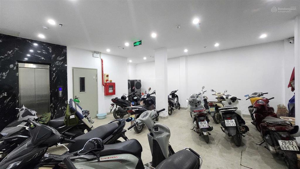 Bán tòa nhà vị trí thông 93 hoàng văn thái, 81m2, 20 tỷ