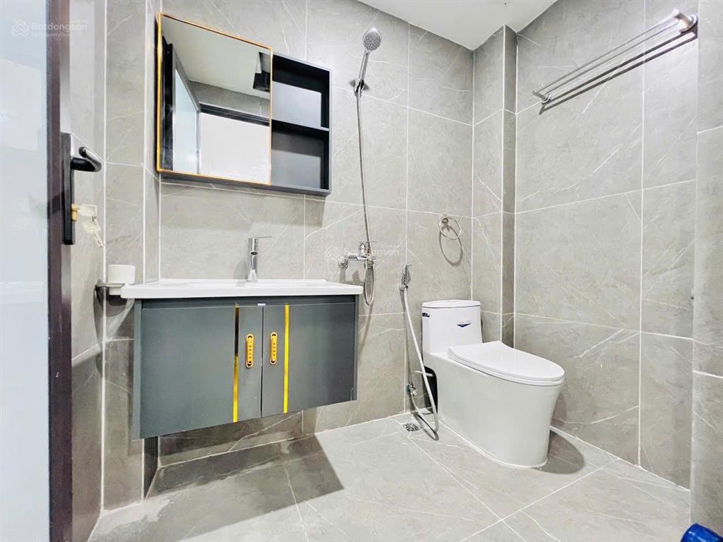 Bán tòa nhà vị trí thông 93 hoàng văn thái, 81m2, 20 tỷ