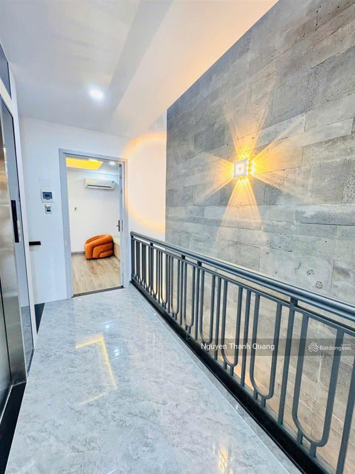 Nhà mặt đường có thang máy  phường bắc nha trang 7 tầng gồm 7pn 7vs 18 tỷ gần biển hòn chồng