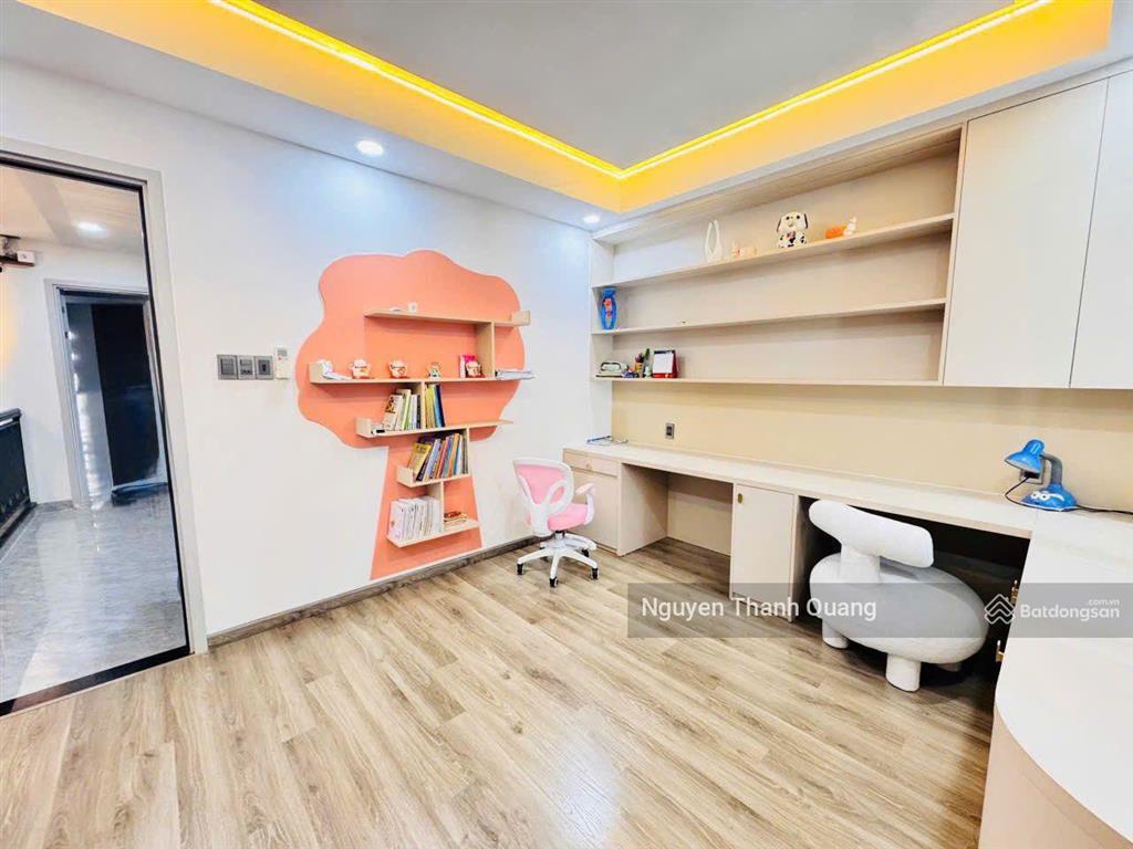 Nhà mặt đường có thang máy  phường bắc nha trang 7 tầng gồm 7pn 7vs 18 tỷ gần biển hòn chồng