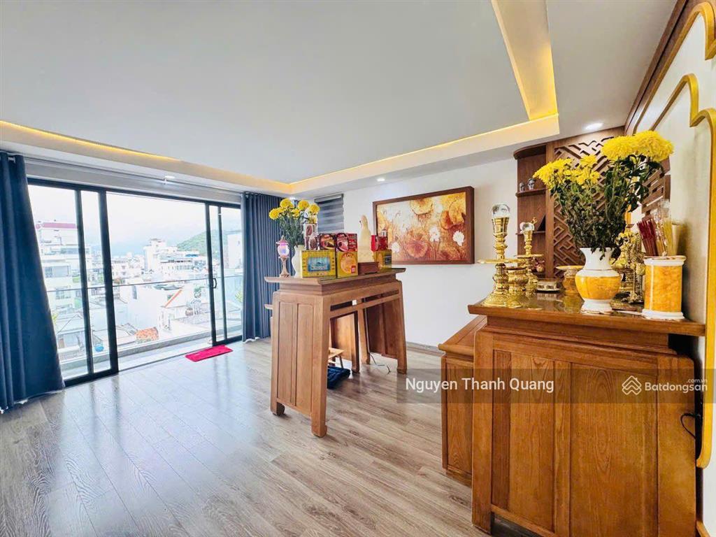 Nhà mặt đường có thang máy  phường bắc nha trang 7 tầng gồm 7pn 7vs 18 tỷ gần biển hòn chồng