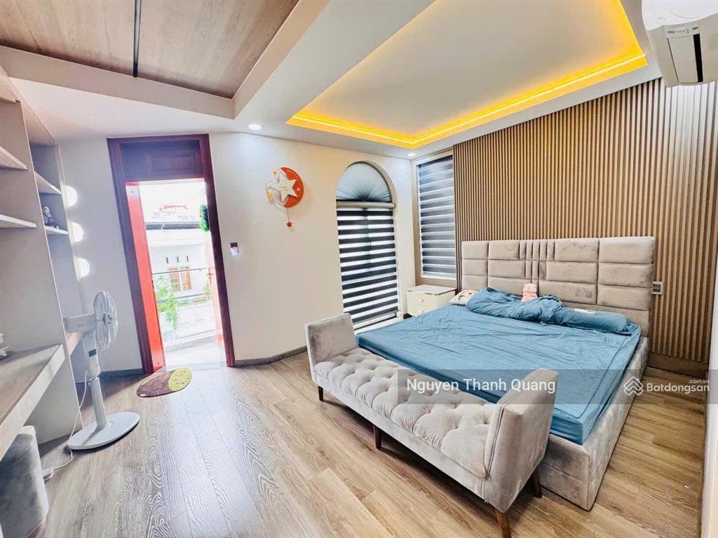 Nhà mặt đường có thang máy  phường bắc nha trang 7 tầng gồm 7pn 7vs 18 tỷ gần biển hòn chồng