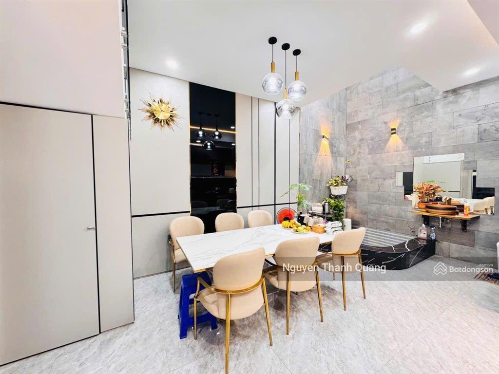 Nhà mặt đường có thang máy  phường bắc nha trang 7 tầng gồm 7pn 7vs 18 tỷ gần biển hòn chồng