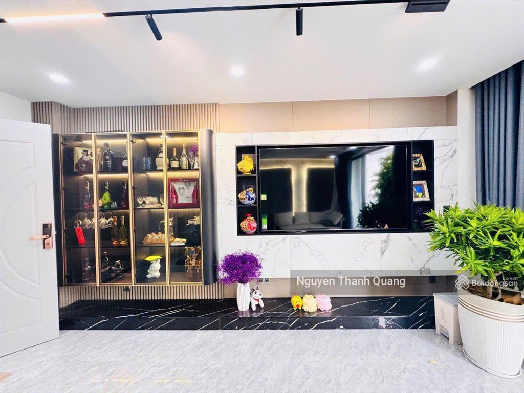 Nhà mặt đường có thang máy  phường bắc nha trang 7 tầng gồm 7pn 7vs 18 tỷ gần biển hòn chồng