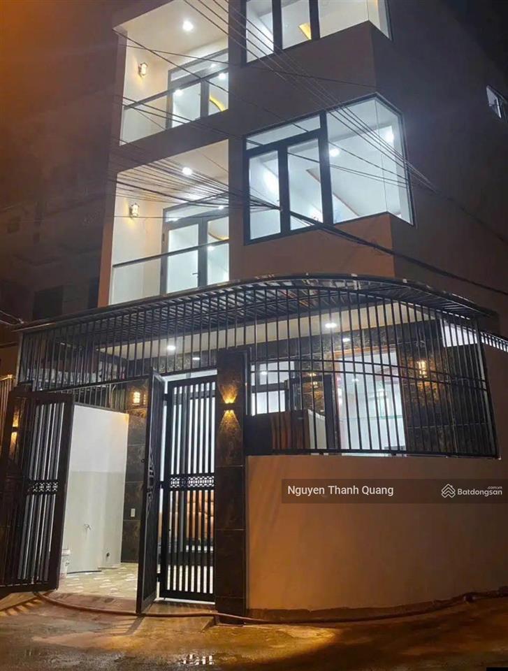 Nhà mới 3 tầng 4,9 tỷ 4 phòng 3 vệ sinh góc 2 mặt đường ô tô cách biển 1,5km giáp khu đô thị plong