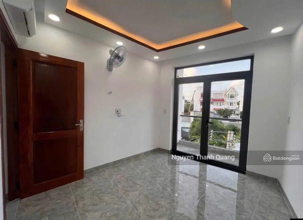 Nhà mới 3 tầng 4,9 tỷ 4 phòng 3 vệ sinh góc 2 mặt đường ô tô cách biển 1,5km giáp khu đô thị plong