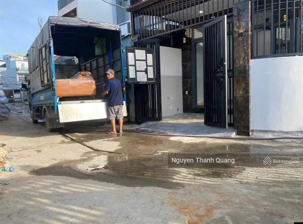 Nhà mới 3 tầng 4,9 tỷ 4 phòng 3 vệ sinh góc 2 mặt đường ô tô cách biển 1,5km giáp khu đô thị plong