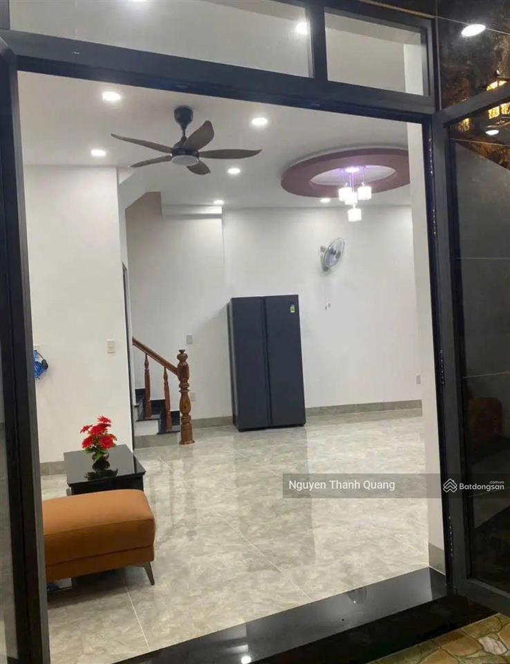 Nhà mới 3 tầng 4,9 tỷ 4 phòng 3 vệ sinh góc 2 mặt đường ô tô cách biển 1,5km giáp khu đô thị plong