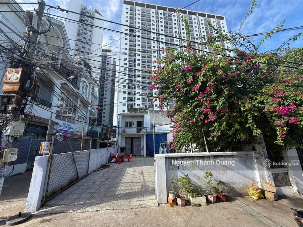 Homestay 171m2 ngang 7m  nhà vườn ngay cạnh biển tttp nha trang
