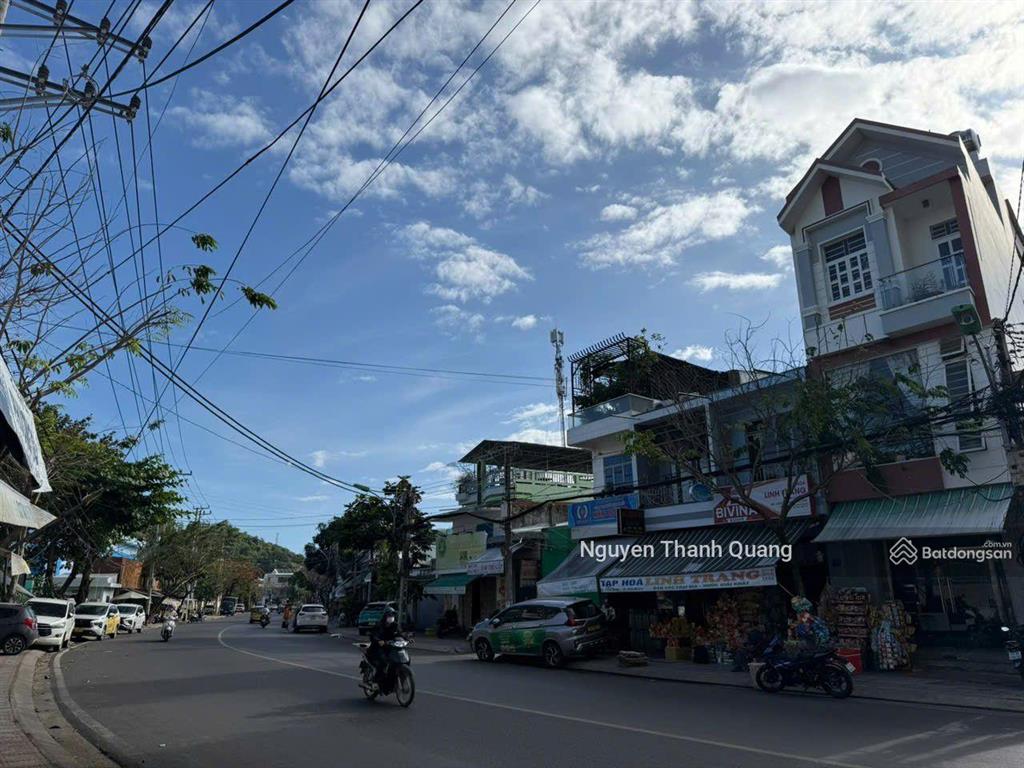 Homestay 171m2 ngang 7m  nhà vườn ngay cạnh biển tttp nha trang