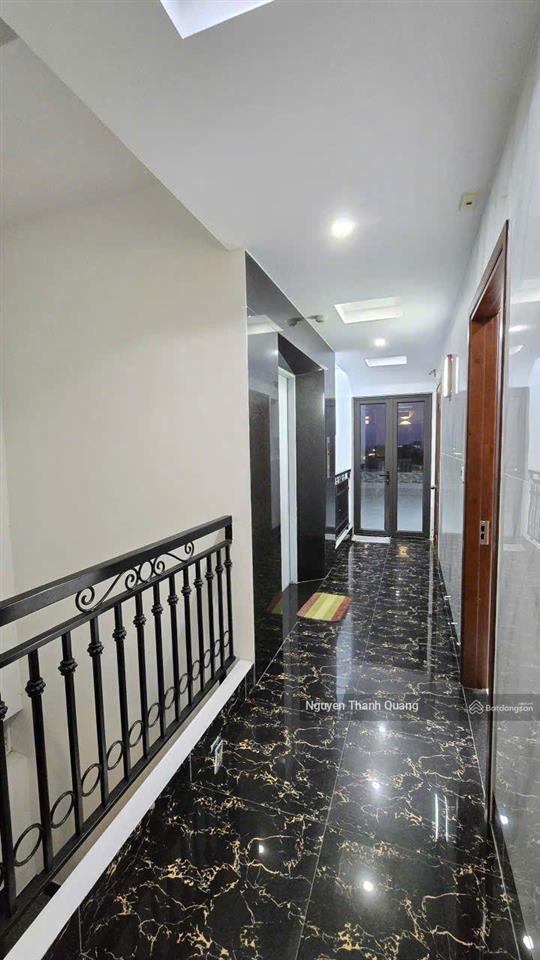 Toà nhà mới 9 tầng 22 căn hộ riêng biệt giáp cạnh bãi tắm hòn chồng  thang máy, pccc đầy đủ 29 tỷ