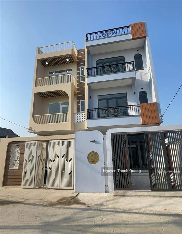 Nhà 3 tầng 82m2 5,5 tỷ phường tây nha trang 3 phòng ngủ 4 vệ sinh mới đẹp ô tô đậu trong sân