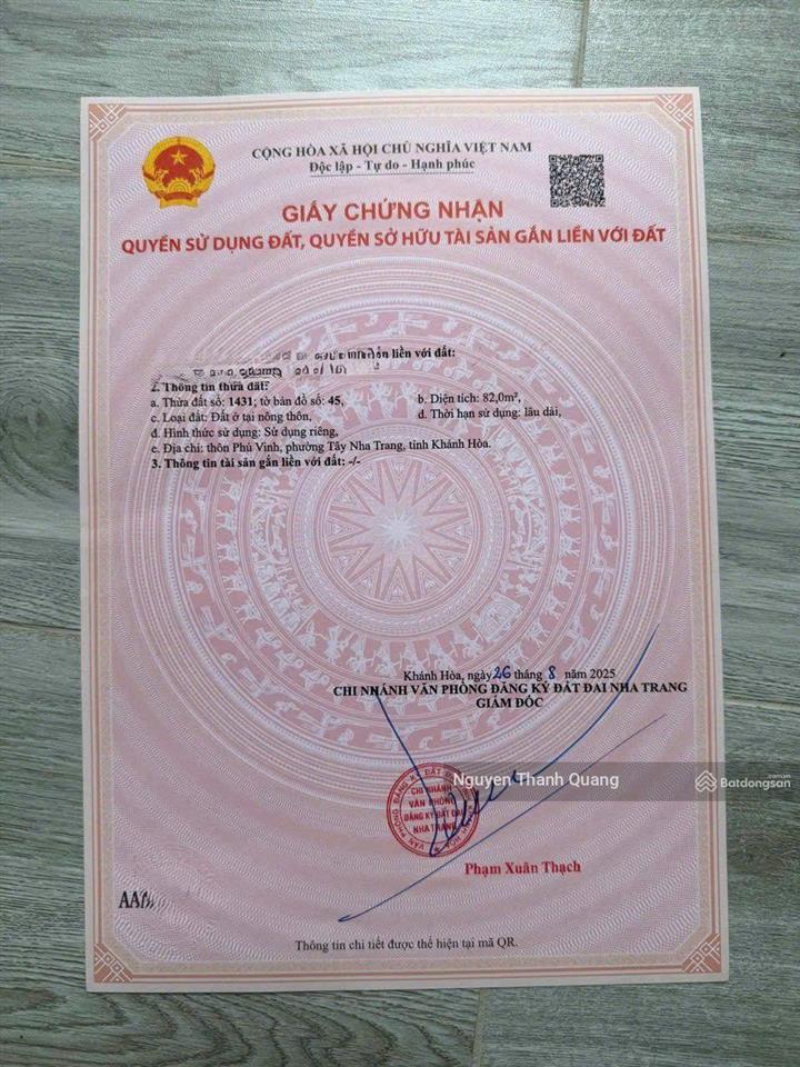 Nhà 3 tầng 82m2 5,5 tỷ phường tây nha trang 3 phòng ngủ 4 vệ sinh mới đẹp ô tô đậu trong sân