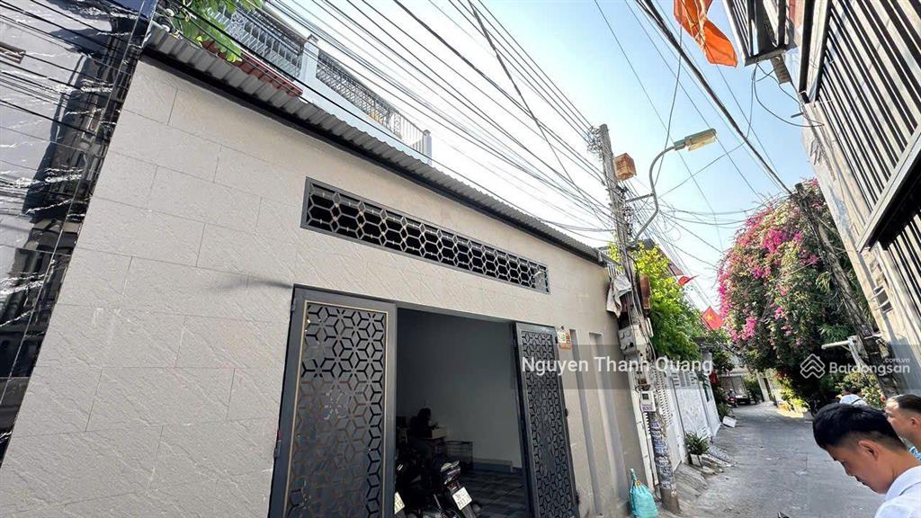 Nhà 3 tầng 4 phòng ngủ 3 vệ sinh gần biển nha trang gần chợ vĩnh hải