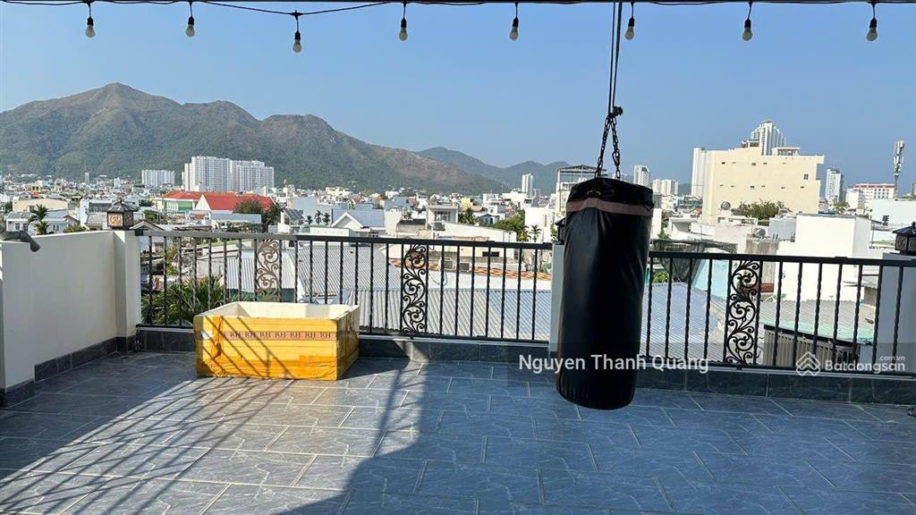 Nhà 3 tầng 4 phòng ngủ 3 vệ sinh gần biển nha trang gần chợ vĩnh hải