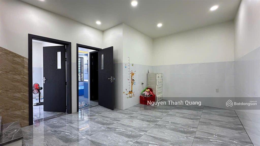 Nhà 3 tầng 4 phòng ngủ 3 vệ sinh gần biển nha trang gần chợ vĩnh hải