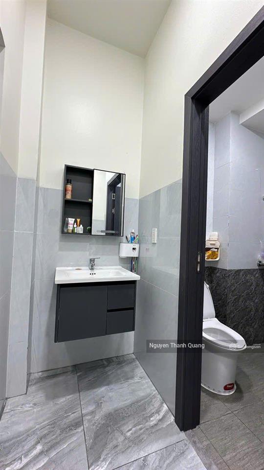 Nhà 3 tầng 4 phòng ngủ 3 vệ sinh gần biển nha trang gần chợ vĩnh hải
