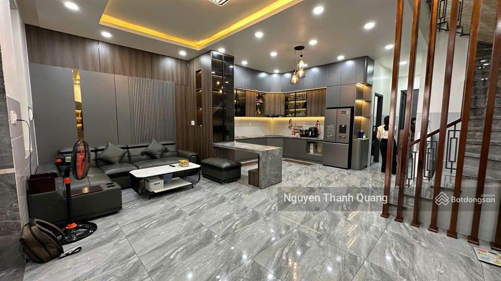 Nhà 3 tầng 4 phòng ngủ 3 vệ sinh gần biển nha trang gần chợ vĩnh hải