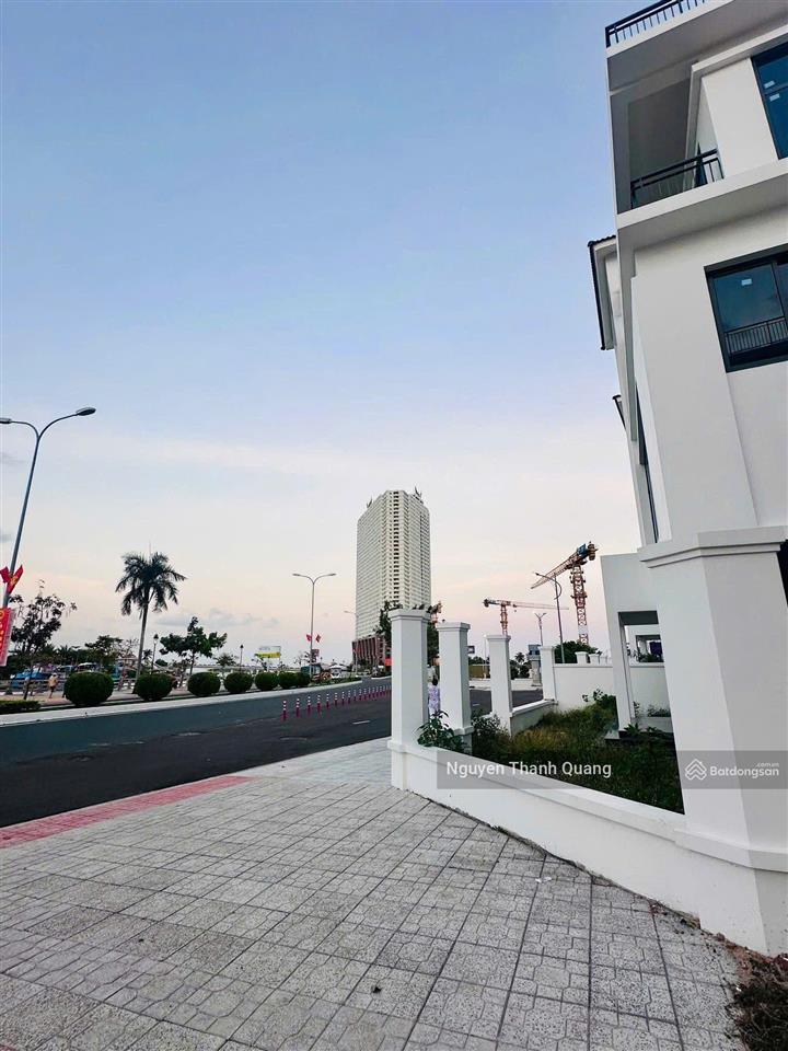 Toà nhà 5 tầng góc 2 mặt đường view biển tttp nha trang phù hợp kinh doanh du lịch lưu trú