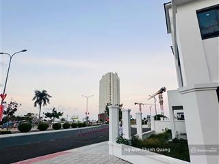 Toà nhà 5 tầng góc 2 mặt đường view biển tttp nha trang phù hợp kinh doanh du lịch lưu trú