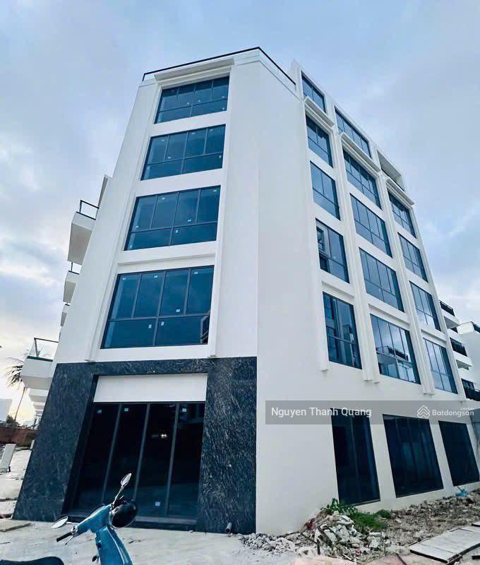 Toà nhà 5 tầng góc 2 mặt đường view biển tttp nha trang phù hợp kinh doanh du lịch lưu trú