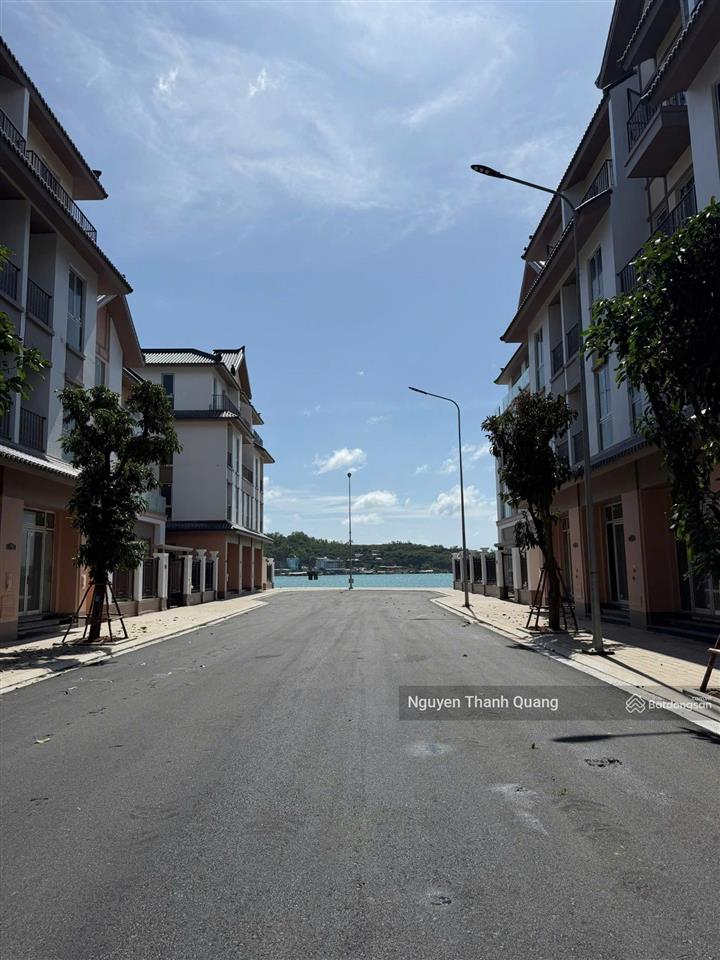 Nhà 3 tầng cạnh bãi tắm nha trang khu dân cư chất lượng bậc nhất nha trang 13,5 tỷ
