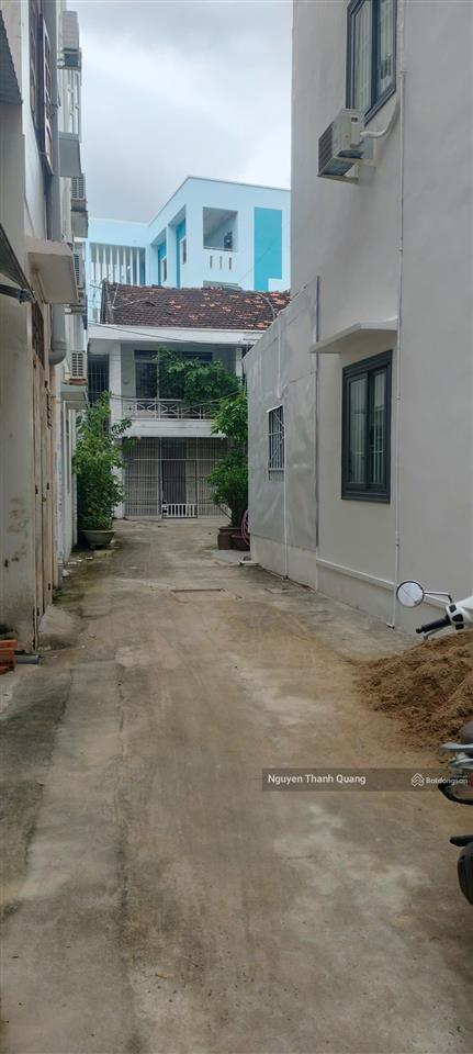 Bán căn nhà cấp 4 2 mặt tiền hẻm rộng 3m, nằm tại hẻm hoàng hoa thám, cách đường chính chỉ 40m