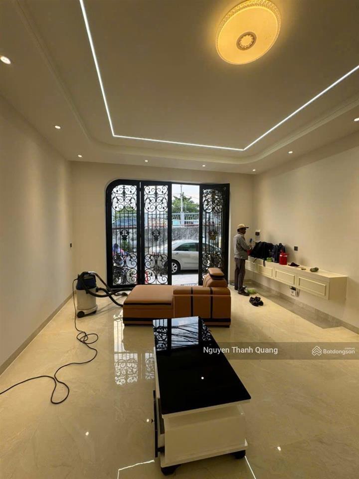 Bán nhà mặt tiền phong châu  ngay dự án sungroup  giá 4 tỷ 6