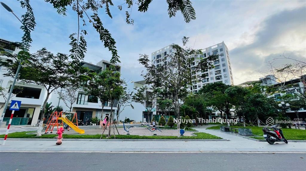 Nhà đẹp 3 tầng kđt vcn phước long đối diện công viên, gần sông quán trường
