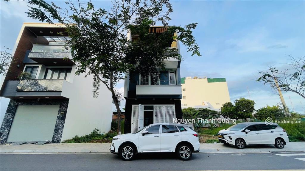 Nhà đẹp 3 tầng kđt vcn phước long đối diện công viên, gần sông quán trường