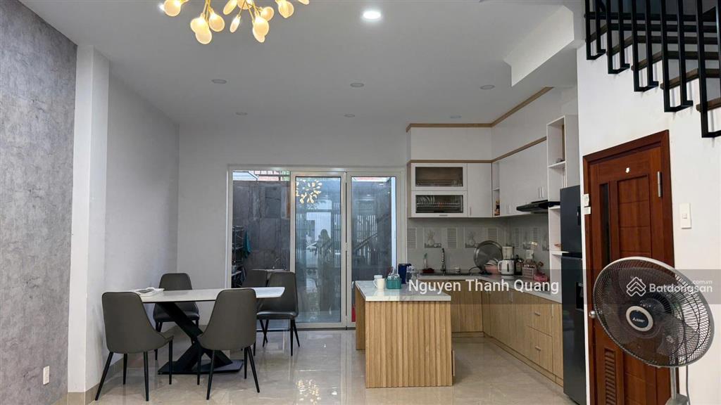 Nhà đẹp 3 tầng kđt vcn phước long đối diện công viên, gần sông quán trường
