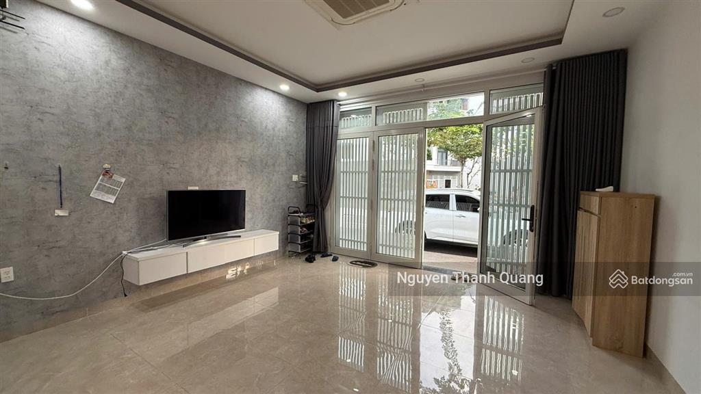 Nhà đẹp 3 tầng kđt vcn phước long đối diện công viên, gần sông quán trường
