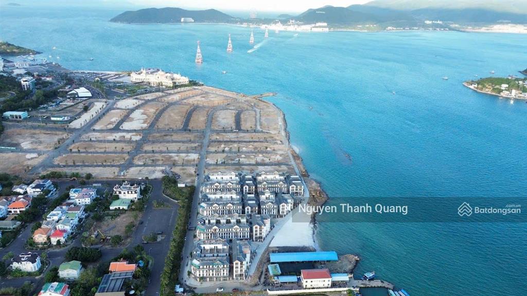 Nhà 14 tỷ cạnh bãi tắm biển nha trang