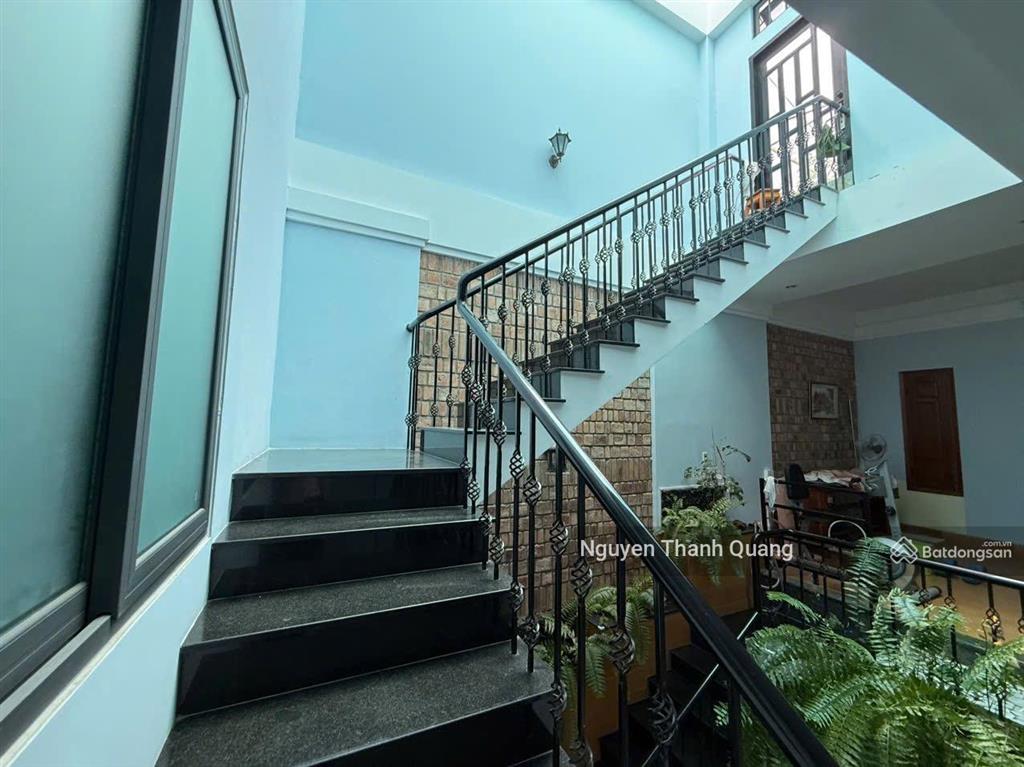 Nhà 2 mặt tiền đường nguyễn thị định, nhà 2 tầng + 1 tum đẹp khu phước long gần sân bay cũ