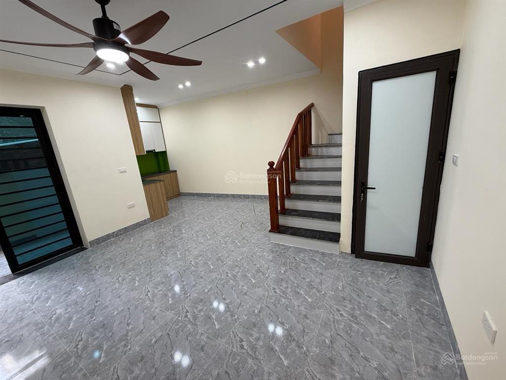 Bán nhà việt hưng  32m2  4 tầng  15m ra ô tô đỗ