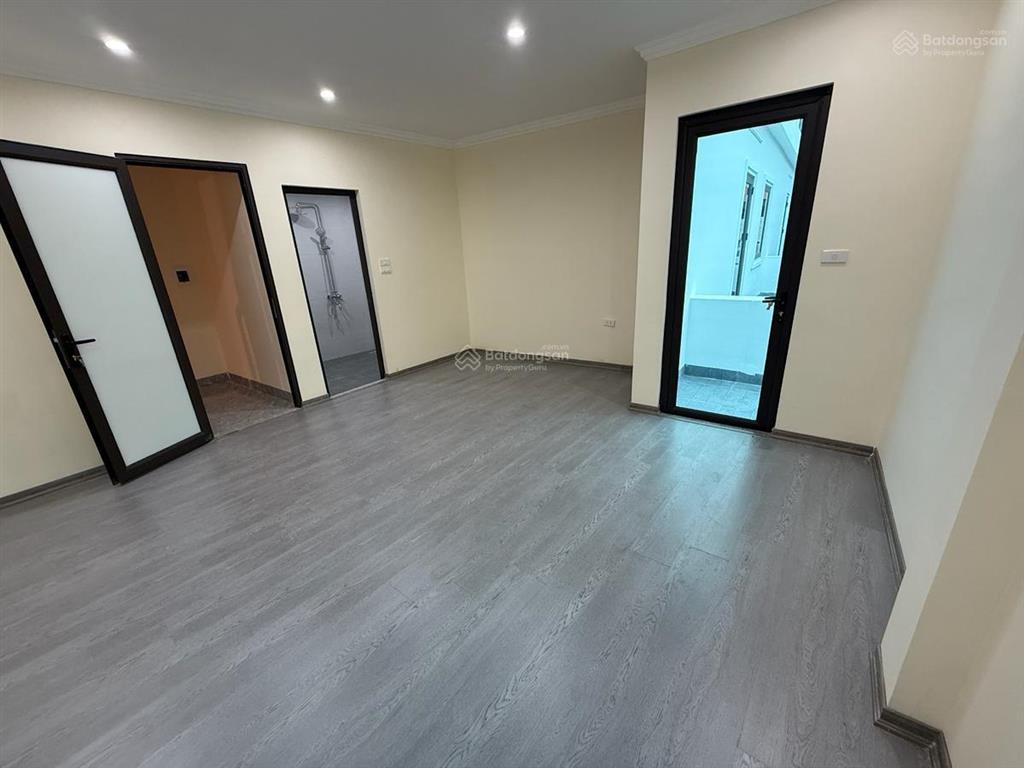 Bán nhà việt hưng  32m2  4 tầng  15m ra ô tô đỗ