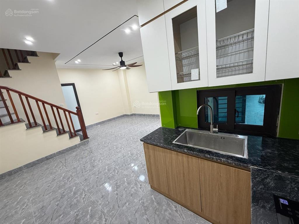 Bán nhà việt hưng  32m2  4 tầng  15m ra ô tô đỗ