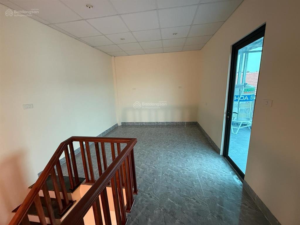 Bán nhà việt hưng  32m2  4 tầng  15m ra ô tô đỗ