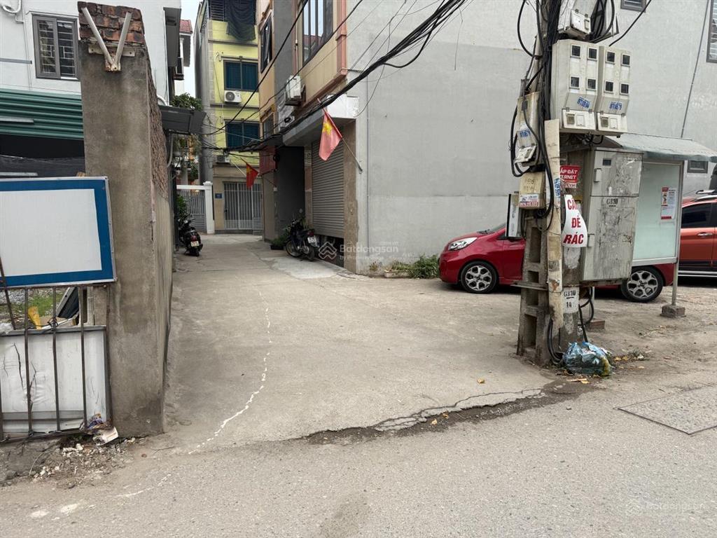 Bán nhà việt hưng  32m2  4 tầng  15m ra ô tô đỗ