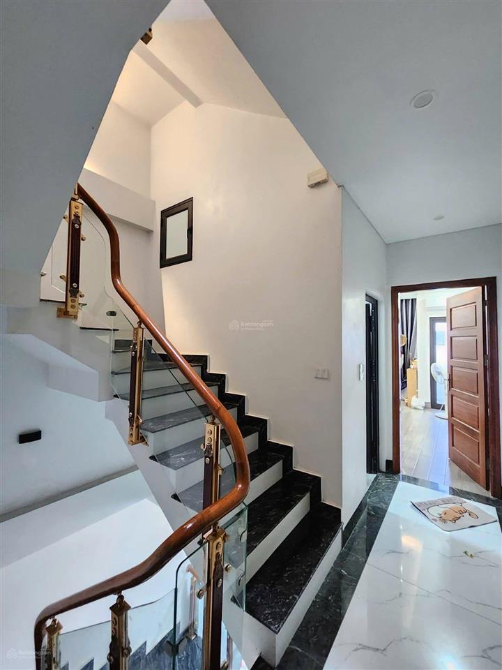 Full nội thất khách chỉ việc xách vali vào ở,phân lô ôtô tránh, khu a đất dv do lộ sát bx yên nghĩa