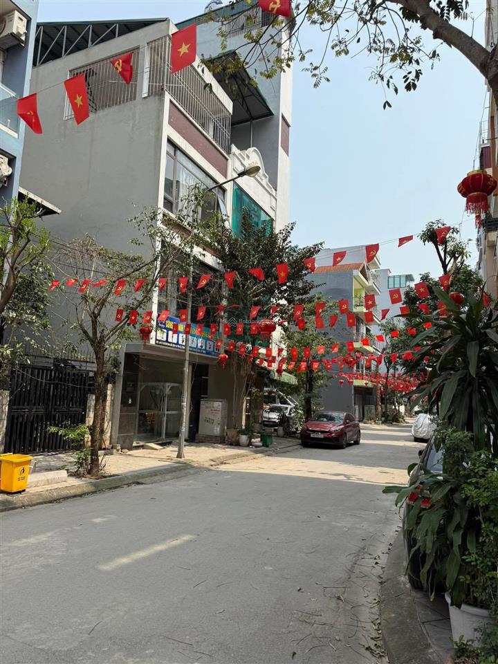 Full nội thất khách chỉ việc xách vali vào ở,phân lô ôtô tránh, khu a đất dv do lộ sát bx yên nghĩa