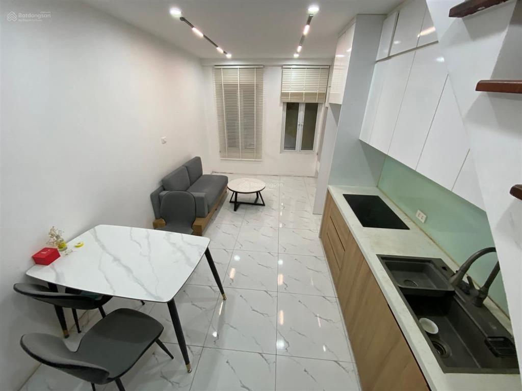 Tài chính hơn 2tỷ hiếm có căn hộ tt trung tâm quận 60m2, pk, 2pn 2wc full đồ, ôtô đỗ chân cầu thang