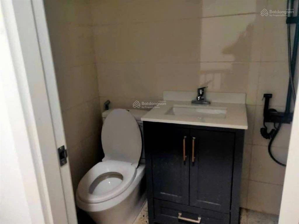 Tài chính hơn 2tỷ hiếm có căn hộ tt trung tâm quận 60m2, pk, 2pn 2wc full đồ, ôtô đỗ chân cầu thang