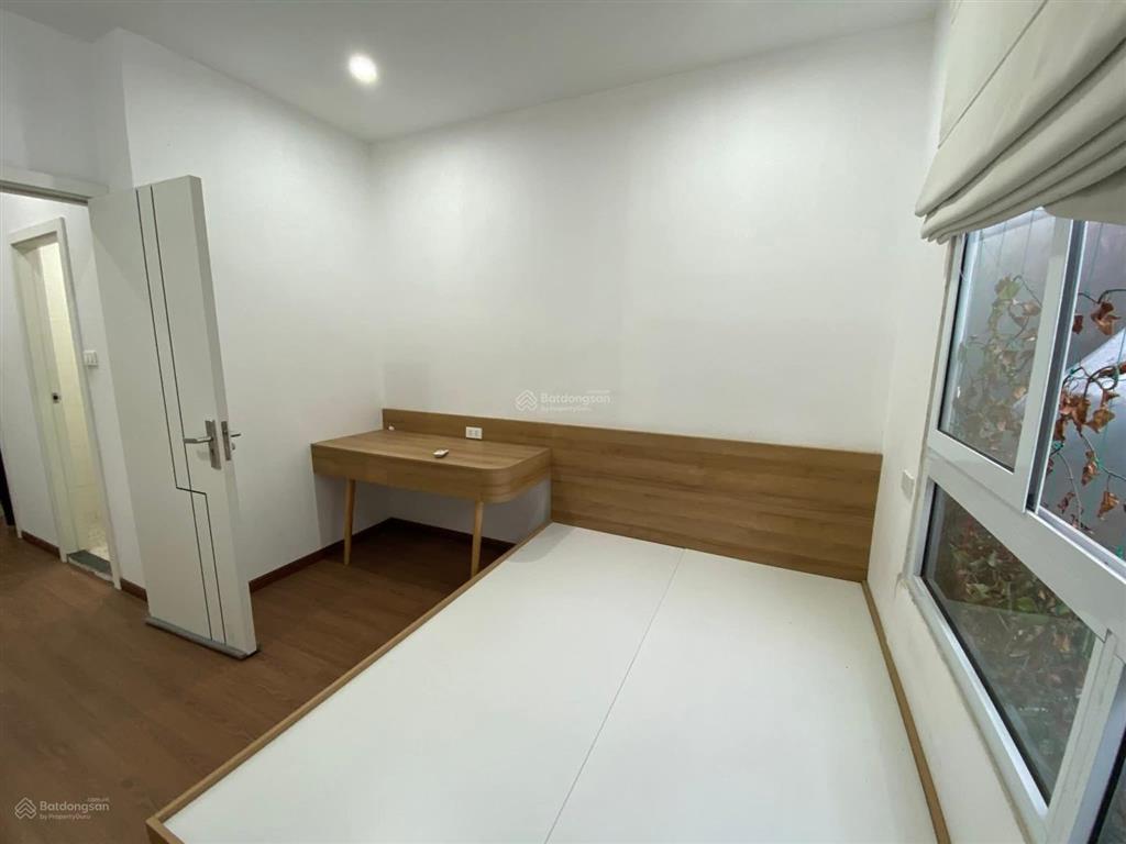 Tài chính hơn 2tỷ hiếm có căn hộ tt trung tâm quận 60m2, pk, 2pn 2wc full đồ, ôtô đỗ chân cầu thang