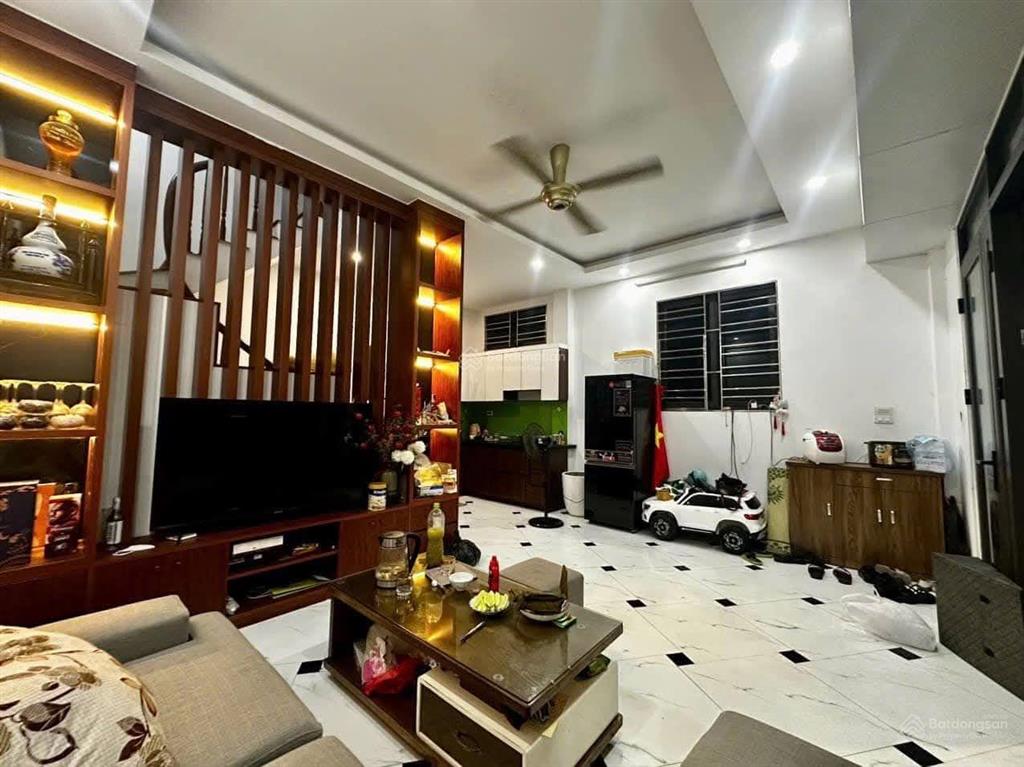 Nhà đẹp mặt ngõ lô góc gần phố,cạnh trường chuyên nguyễn huệ, 30m ôtô tránh,35m2 x 5 tầng hơn 8 tỷ